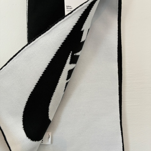 Nike Sportswear Classic Sport Scarf Black White One Size Unisex 64 Inches NWT - Picture 3 of 6